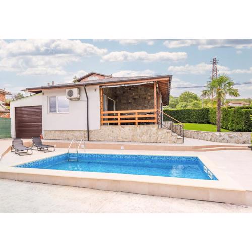 Villa Golden Shore with Private Pool in Kranevo