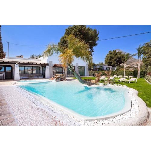 Villa Goldensol by Villa Plus