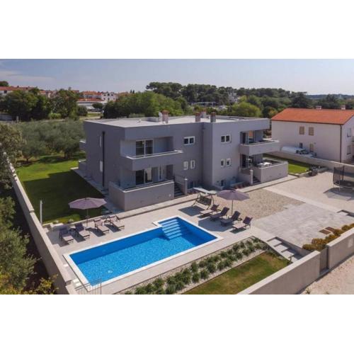 Villa Grande T&D for 14 people near Pula with sauna, fitness & heated pool