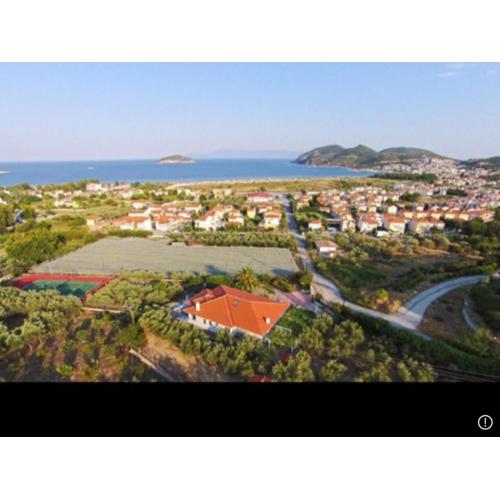Villa Hellas optimal für Tennisliebhaber und Meergenießer