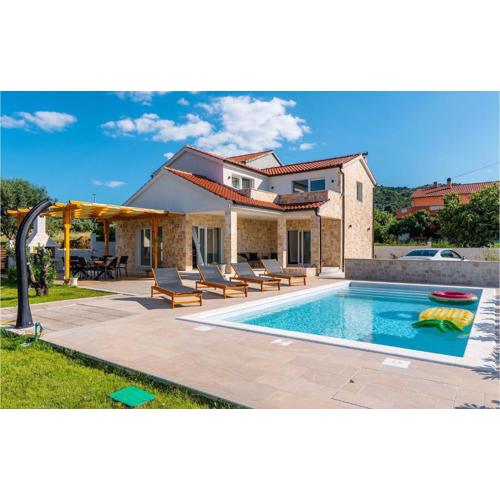 Villa Holiday Home Bodula