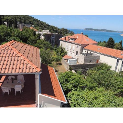 Villa Hortenzia - Three-Bedroom Apartment with Terrace and Sea View