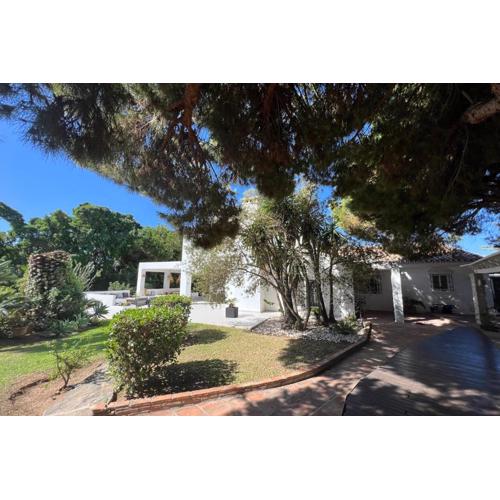 Villa Ibiza Chic à Calahonda - Piscine et Proximité Plage