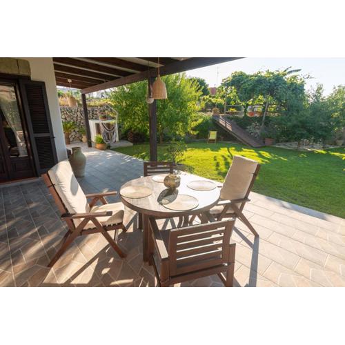 Villa Il Mandorlo with garden and terrace in Forio d\