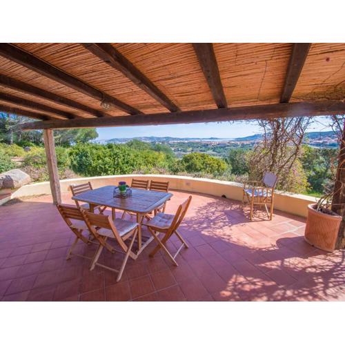 Villa immersa nel verde con meravigliosa vista mare