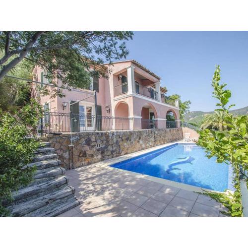 Villa in Anthéor with Pool & Beach Views