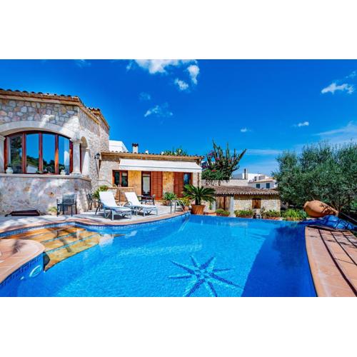 Villa in center of Pollensa with pool and jacuzzi