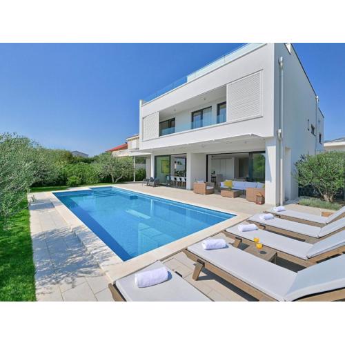Villa in Ka tela near Split with Pool