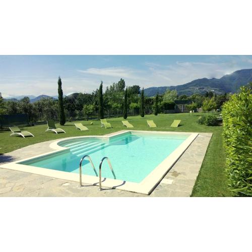 Villa In Lucca placed in a residential area, all services nearby