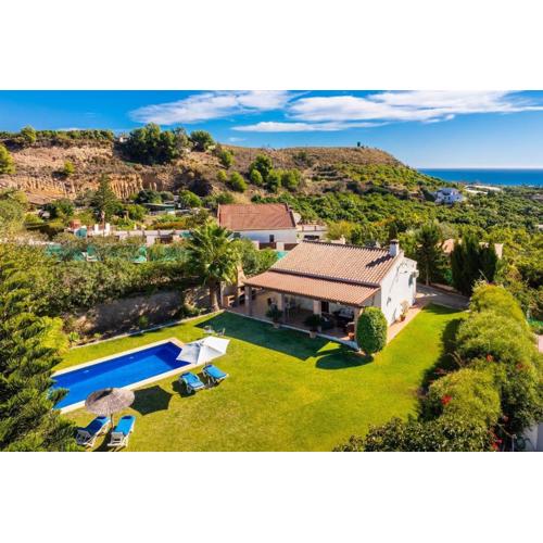 Villa in Nerja Big garden fantastic pool