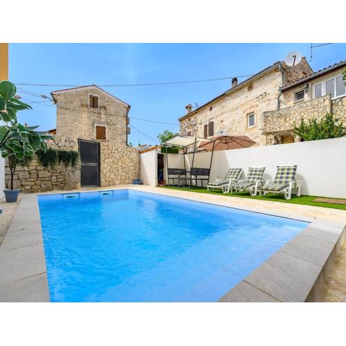 Villa in Pore with Private Pool and Beach