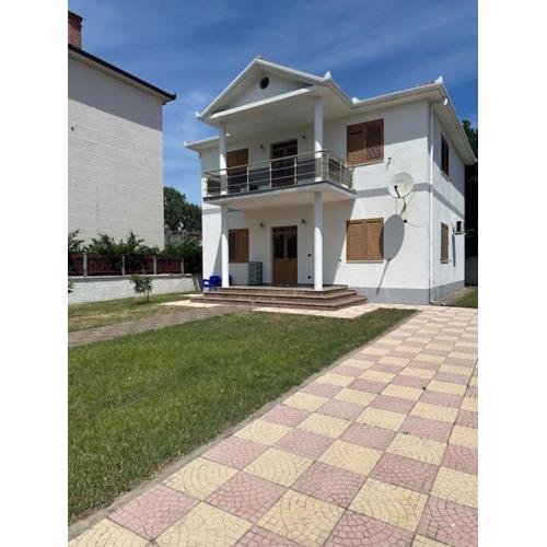 Villa in velipoje