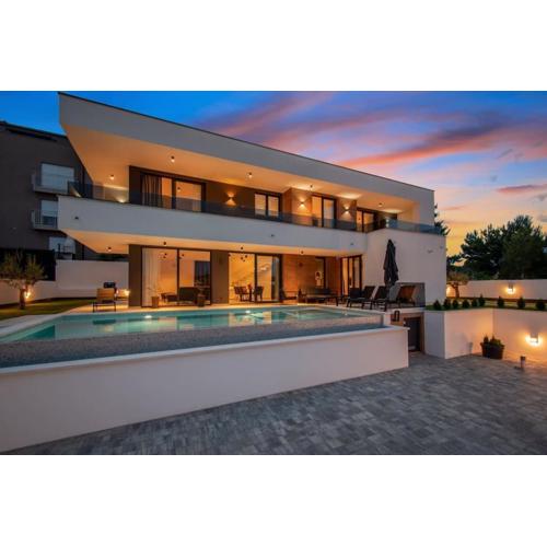 Villa Infinity Gem mit beheizbarem Pool in Medulin, Istrien