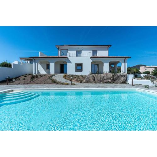 Villa Infinity with Pool by Wonderful Italy