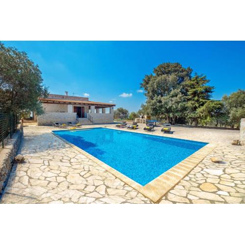 Villa Iolanda by Villa Plus