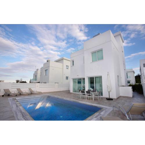 Villa Ioli Green Bay by TrulyCyprus