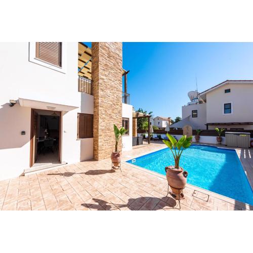Villa Iris by Ezoria Villas