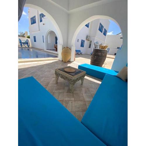 Villa iris piscine commune