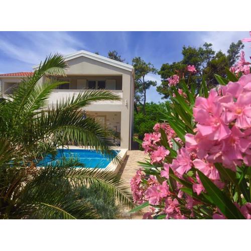 Villa ISLAND VIR with pool