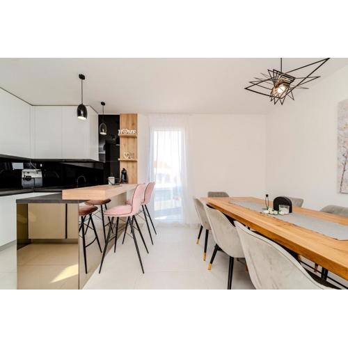Villa Isola penthouse ap with a pool for 6