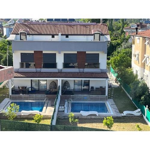 Villa Isra 5 plus 1 Bedroom Villa Private Pool and Garden