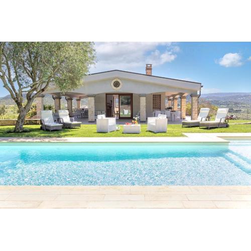 Villa Janas Luxury Villa surrounded by large park, swimming pool, parking and Wifi