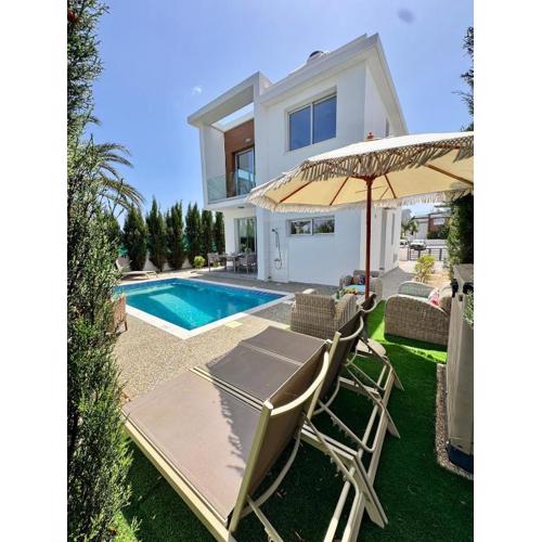Villa Jarvis Modern and Quiet 3BR with Private Swimming Pool