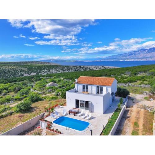 Villa Joanna - hidden oasis with pool, gym & garrage