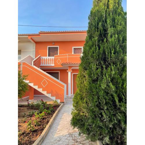Villa Joli - 120sqm - 3 Bedroom - 2 Baths House with Yard & Parking in Central Vlore