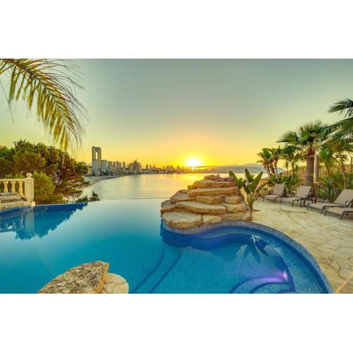 Villa Julieta y Romeo by Bookirentals