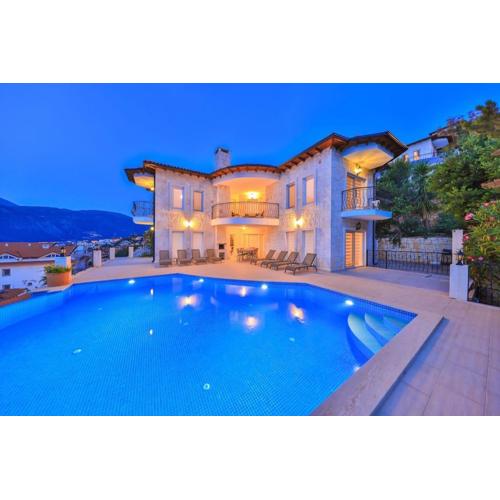 Villa June with spectacular views, 50 mt to the sea