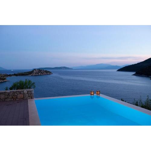 Villa Kalamos - Modern Villa in Sivota Bay with Direct Access to Sea