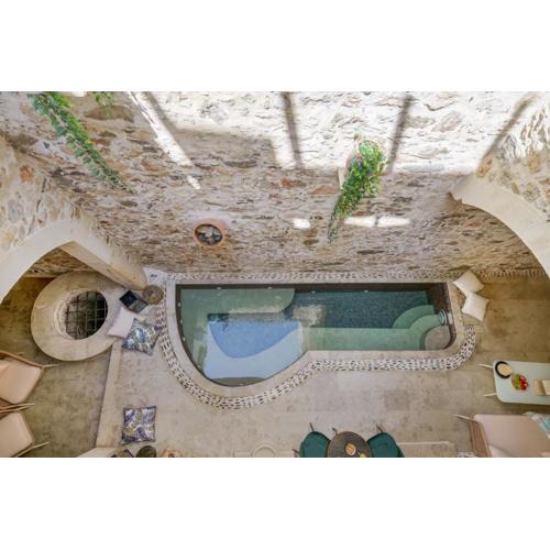 Villa Kamares, a 1912 stonebuilt unique estate with heated pool!