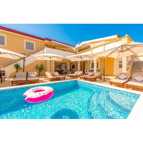 Villa Karmen - Poolhouse - Private Oasis 8