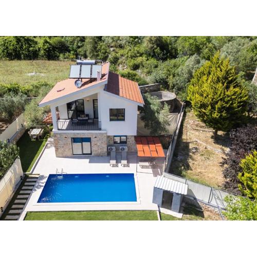 Villa Kızılbella 1, lüks havuzlu korunaklı taş villa