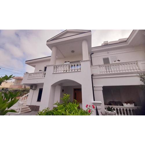 Villa Kurti