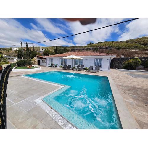 VILLA LA PAZ CON PISCINA y YACUZZY INTEGRADO