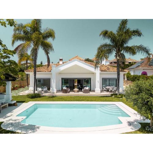 Villa La Perla Impressive Villa with Guest House