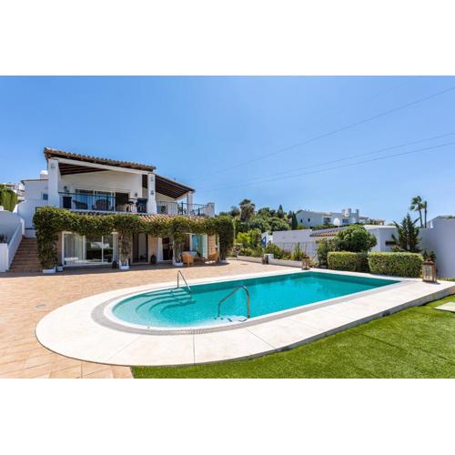 Villa La Vista - FAMILY FRIENDLY Private Pool, BBQ, Sauna