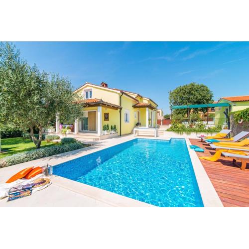 Villa Ladonja by Villa Plus