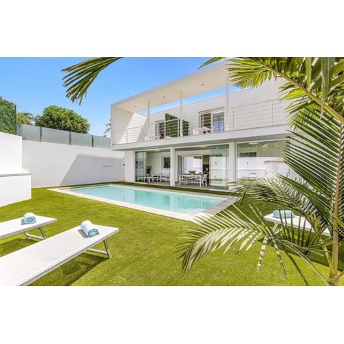 Villa Laire by Villa Plus