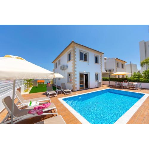 Villa Lantos Central Protaras