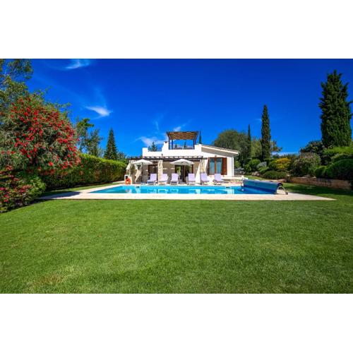Villa Lara - 11, Spacious Villa with Large Garden and Private Pool on Aphrodite Hills