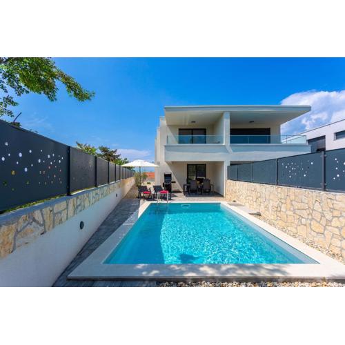 Villa Larus on Island Krk for 6 people with sea view & only 500 m from the sea