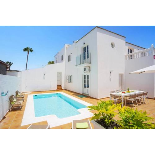 Villa Laurona by Villa Plus