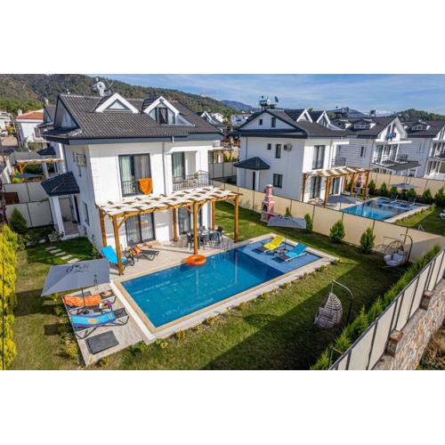 Villa Leona - 5 Bedroom Holiday Villa in Fethiye