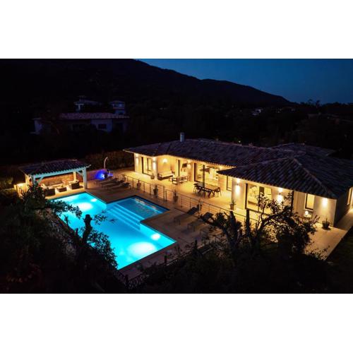 Villa Les Arbousiers - Piscine Chauffée Sécurisée - 210m2 - 4 Suites