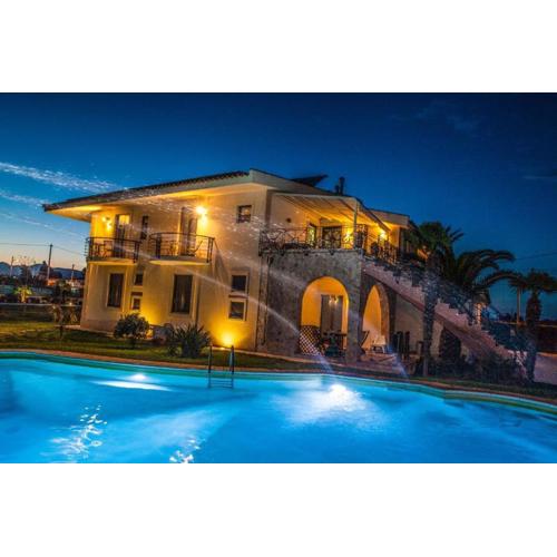 VILLA LIBECCIO appartment with shared swimming pool, at 200 meters from the beach, solarium and private parking