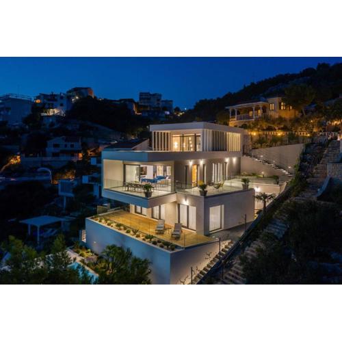 Villa Lijub Seafront - 4 Bedroom Villa - Stunning Sea Views - Gym And Wifi
