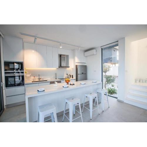 Villa Limni Enas - Luxury And Contemporary 3 Bedroom Kapparis Villa With Sea Views